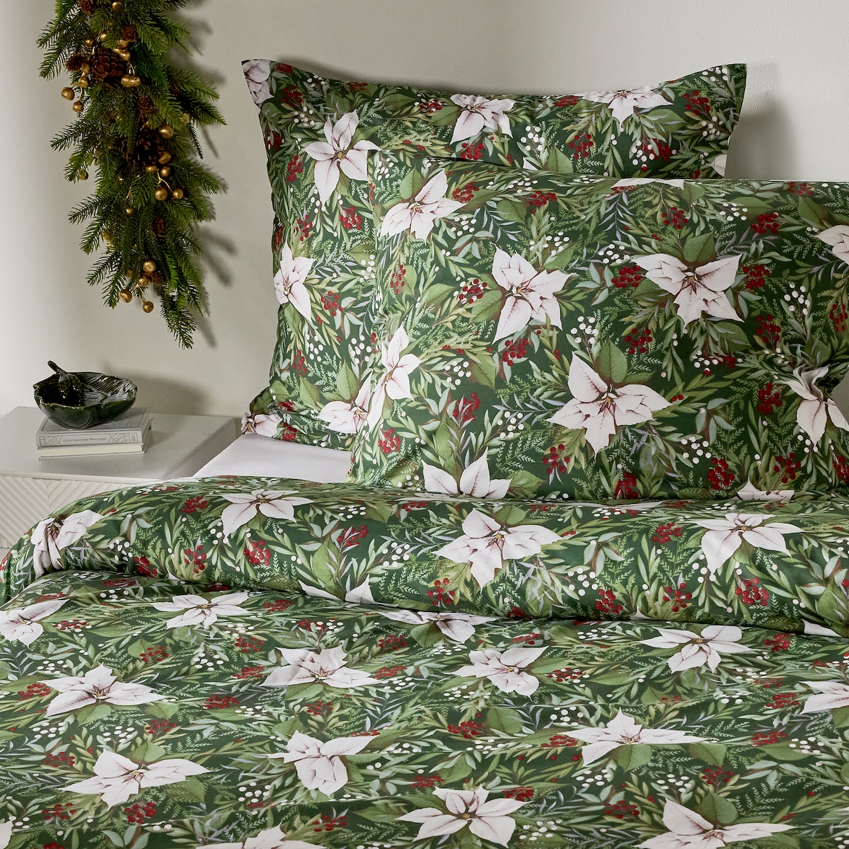 Komplet pościeli z mikrofibry Poinsetia 200x220 cm z 2 poszewkami 70x80